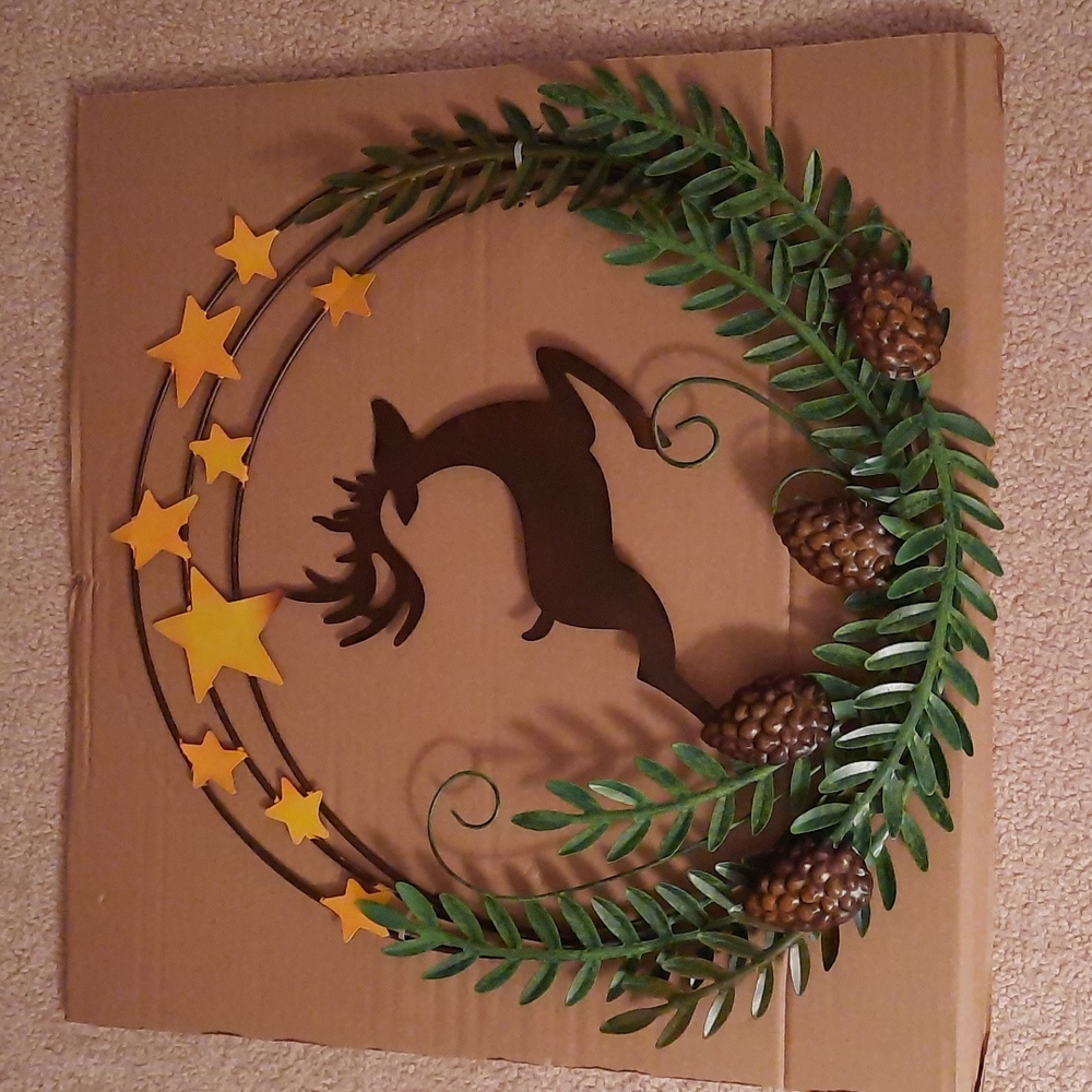 NWT.  Plow & Hearth Metal Wreath